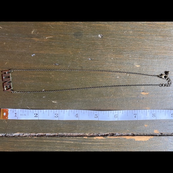 “HONEY” Nameplate Necklace - Picture 5 of 5